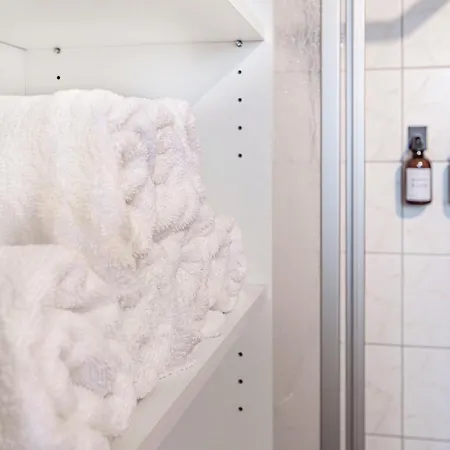 Grosszuegiges - Zentral - Kueche - Familienfreundlich شقة *